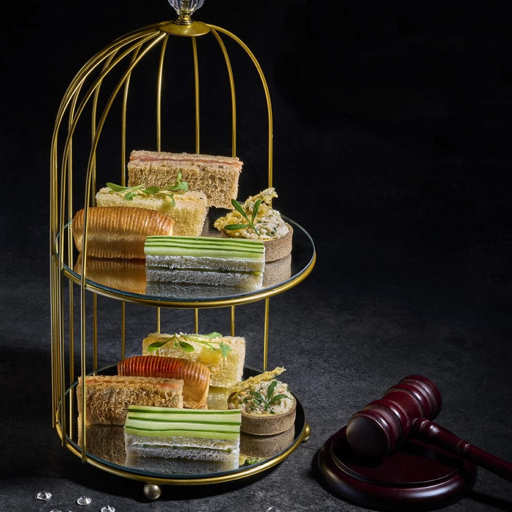 Offrez-vous un festin festif au Rose Lounge ! Ce délicieux goûter de l’après-midi propose des délices saisonniers, des hommes en pain d’épice aux gâteaux de fête.